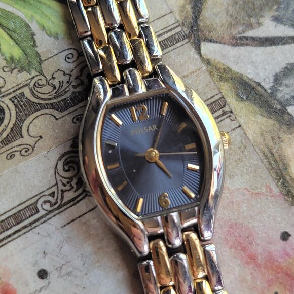 Vintage Watches Pulsar Two Tone Bracelet Black Dial Gold Marker Quartz Watch - Picture 5 of 10